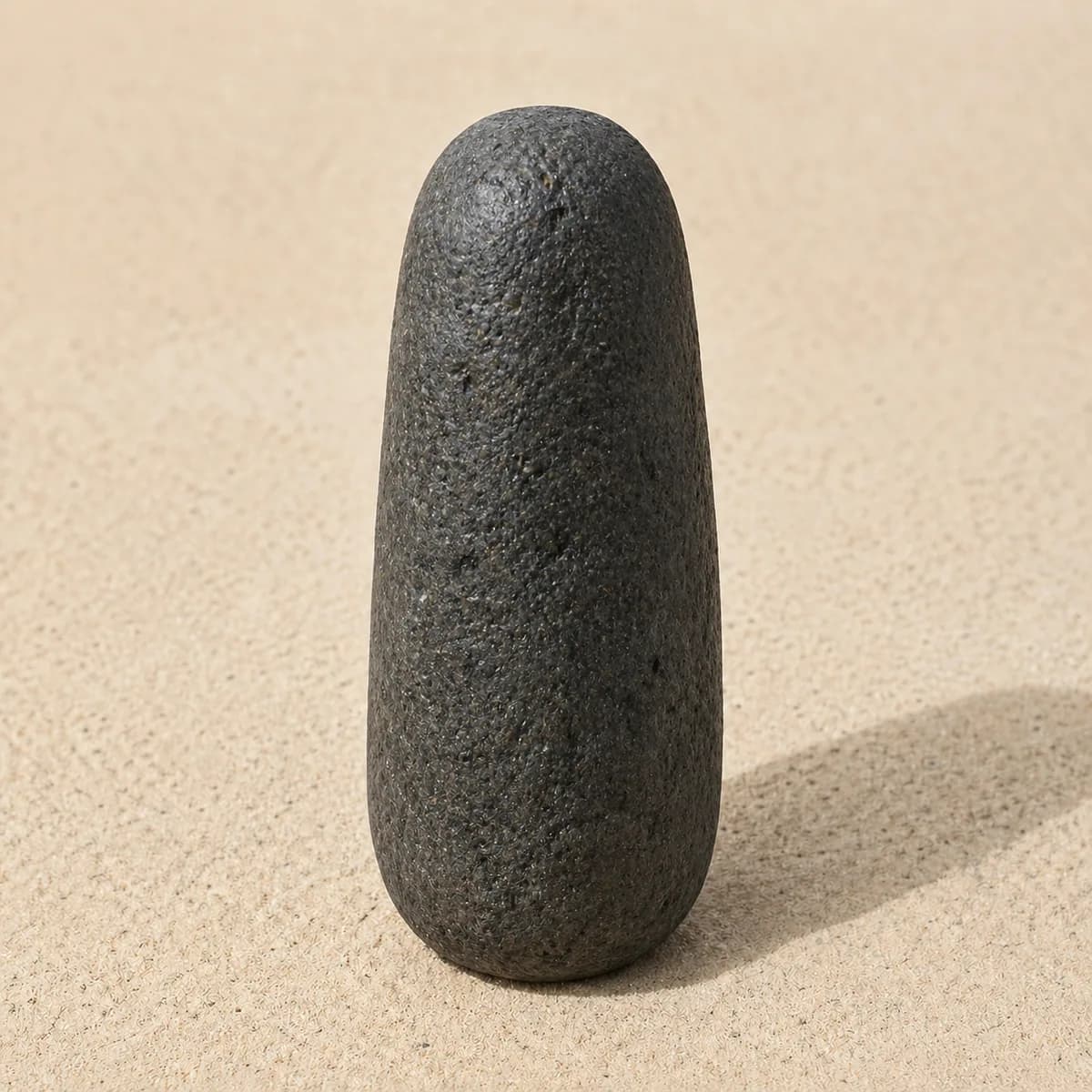 Pilon traditionnel en basalte